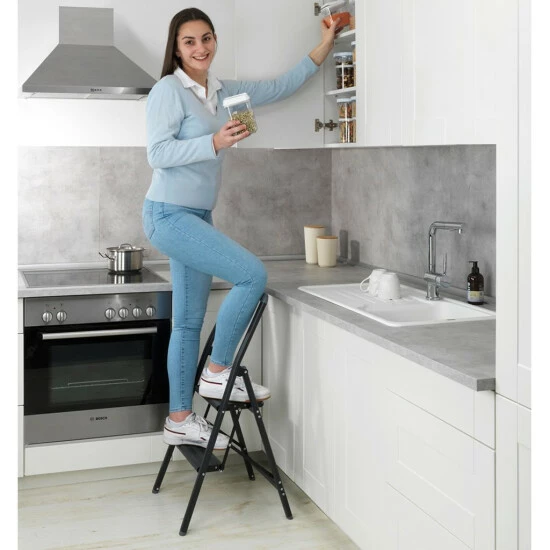 Wenko Alu-Klapptrittleiter Compact 2-stufig Schwarz 13 Wenko Alu-Klapptrittleiter Compact 2-stufig Schwarz – Bild 11