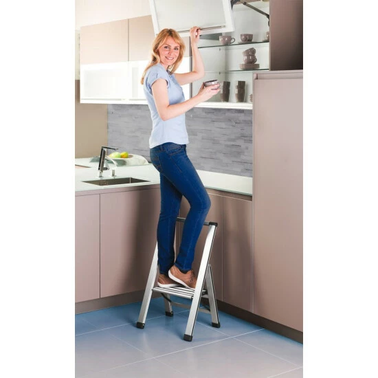 Wenko Alu-Design Klapptrittleiter 1-stufig Silber 4 Wenko Alu-Design Klapptrittleiter 1-stufig Silber – Bild 2