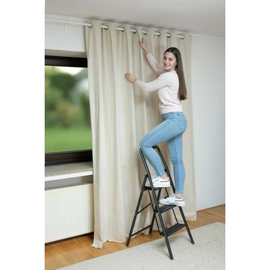 Wenko Alu-Klapptrittleiter Compact 3-stufig Schwarz 12 Wenko Alu-Klapptrittleiter Compact 3-stufig Schwarz – Bild 10